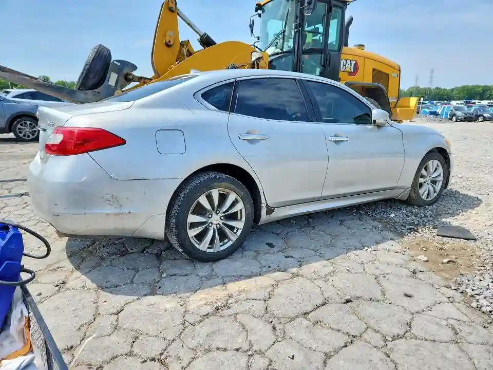 JN1AY1AR9CM580137 2012 INFINITI M56-2