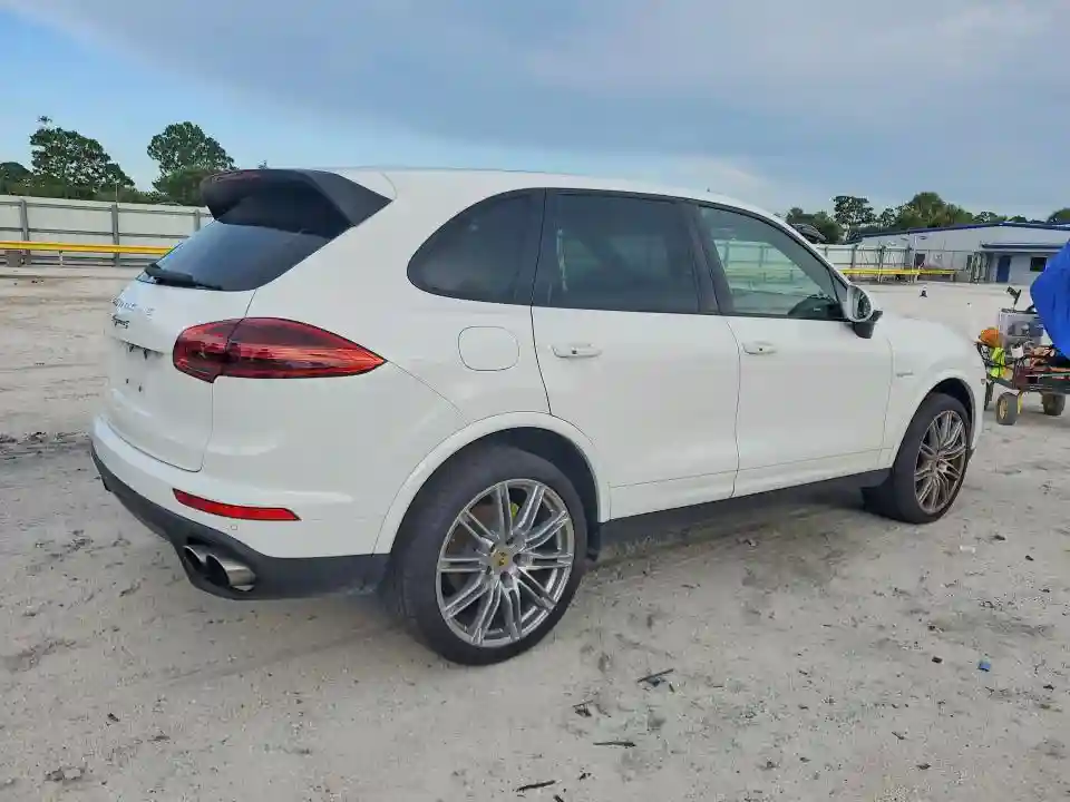 WP1AE2A27HLA75059 2017 PORSCHE CAYENNE-2