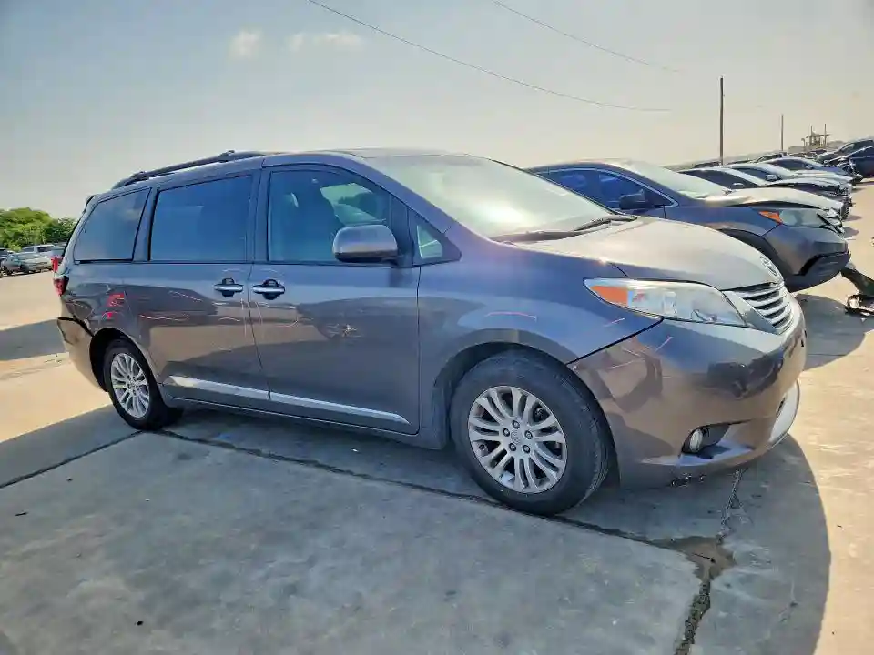 5TDYZ3DCXHS838611 2017 TOYOTA SIENNA-3