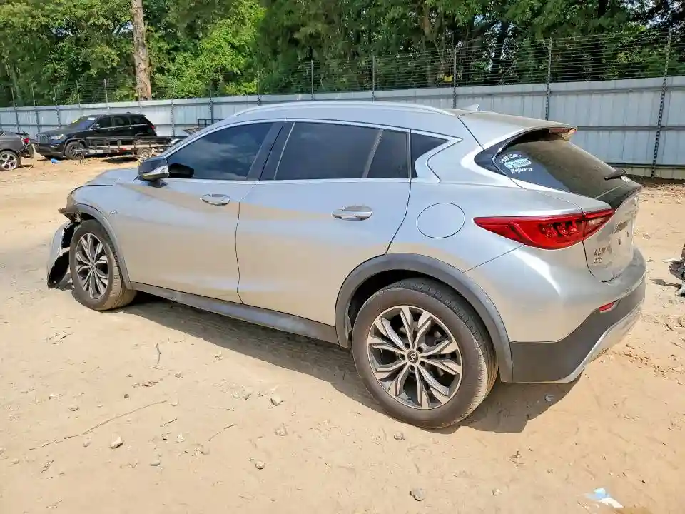 SJKCH5CR6HA039160 2017 INFINITI QX30-1