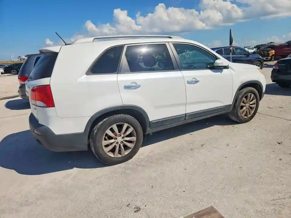 5XYKU3A14BG173216 2011 KIA SORENTO-2