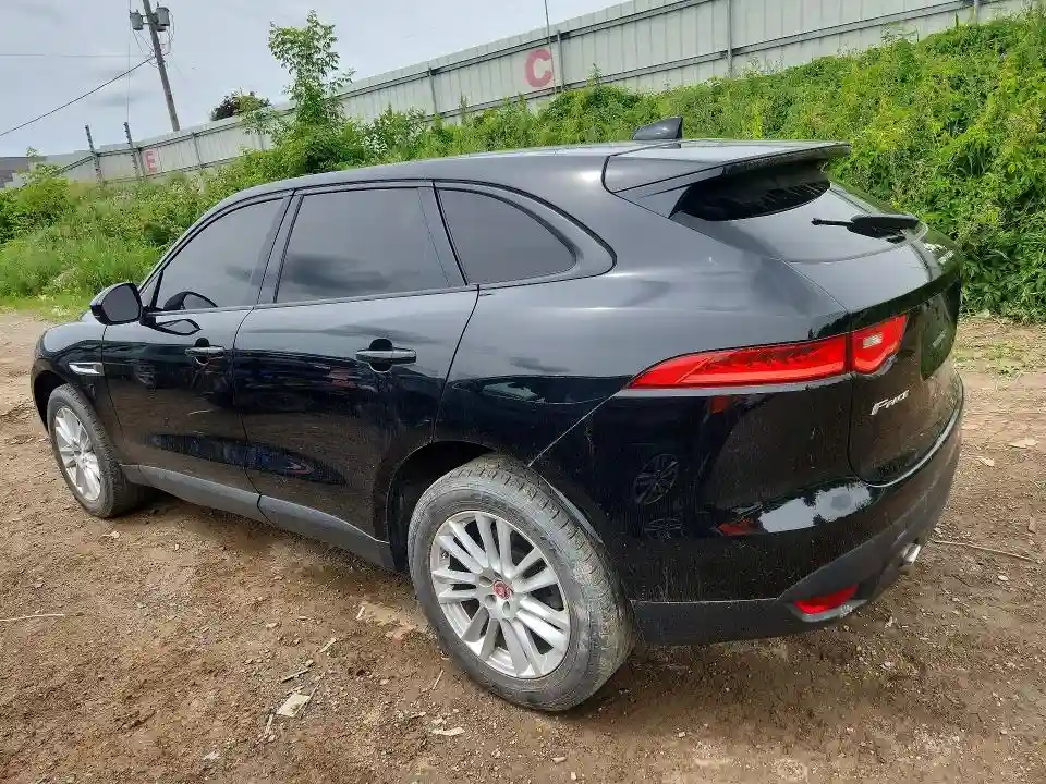 SADCS2BV8HA061263 2017 JAGUAR F-PACE-1
