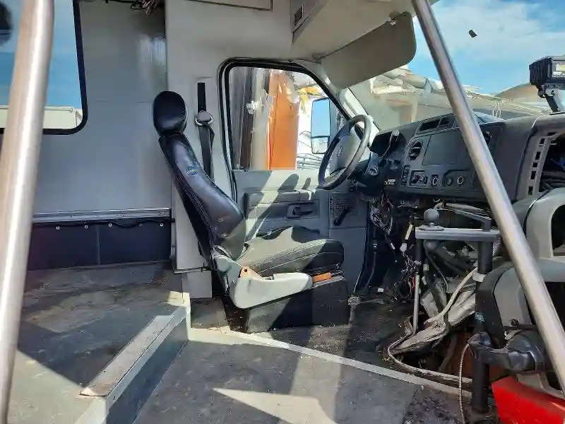 1FDFE4FS5KDC61188 2019 FORD ECONOLINE-4
