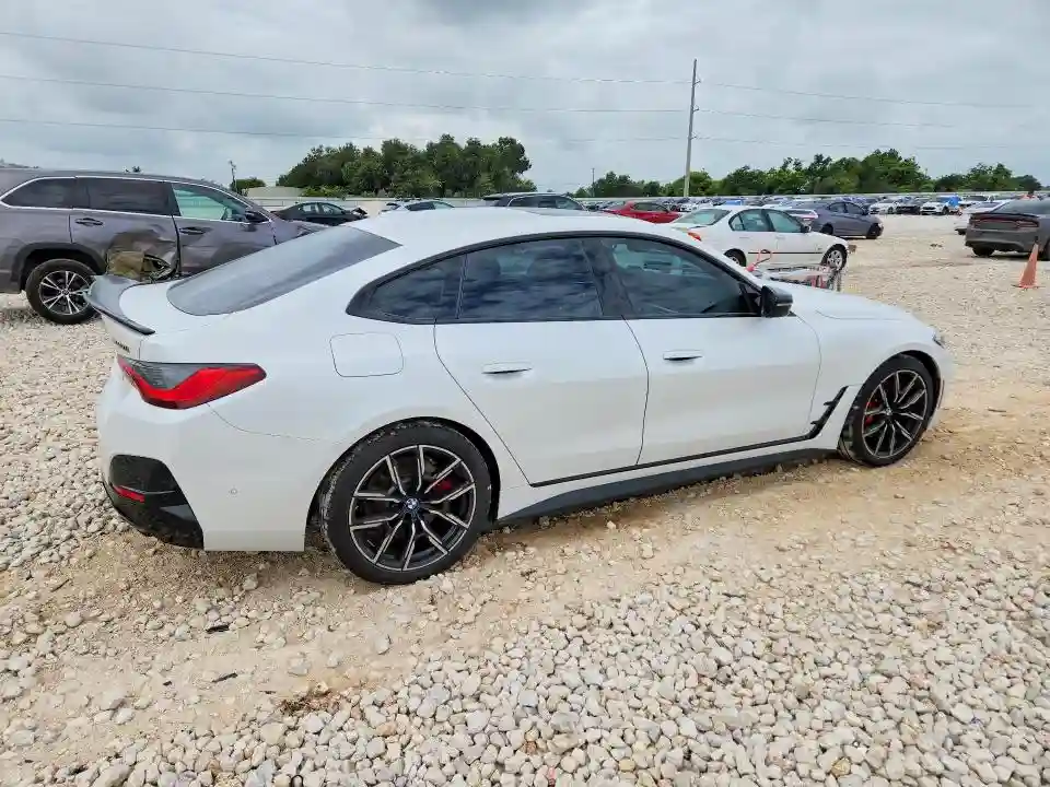 WBA13AW0XNFM45758 2022 BMW M4-2