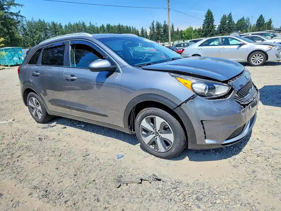 KNDCB3LC1H5050600 2017 KIA NIRO-3