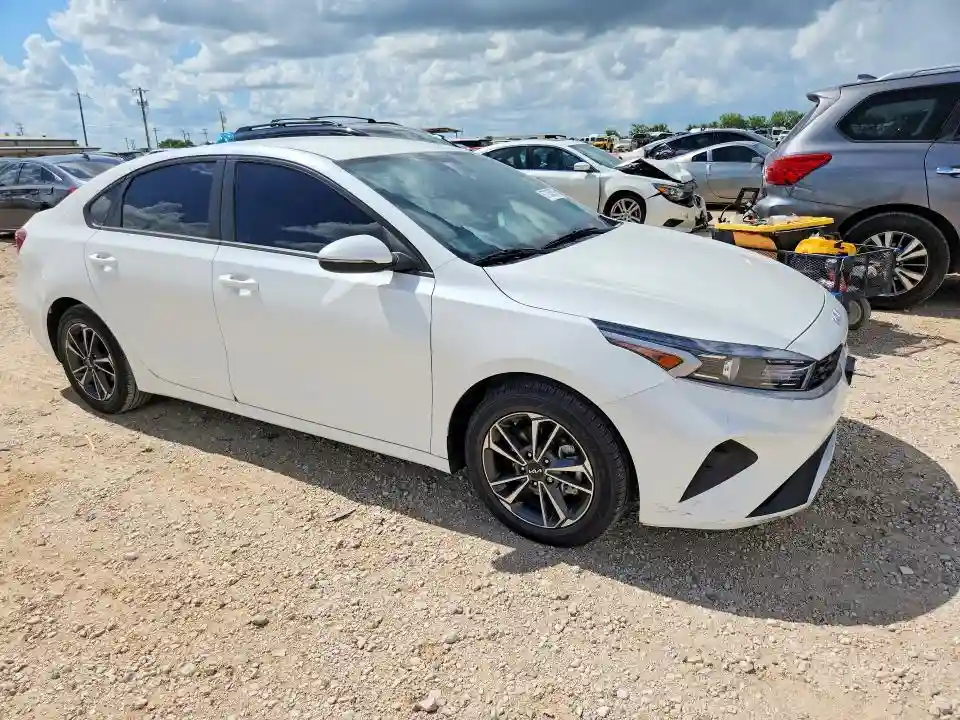 3KPF24AD1PE688220 2023 KIA FORTE-3