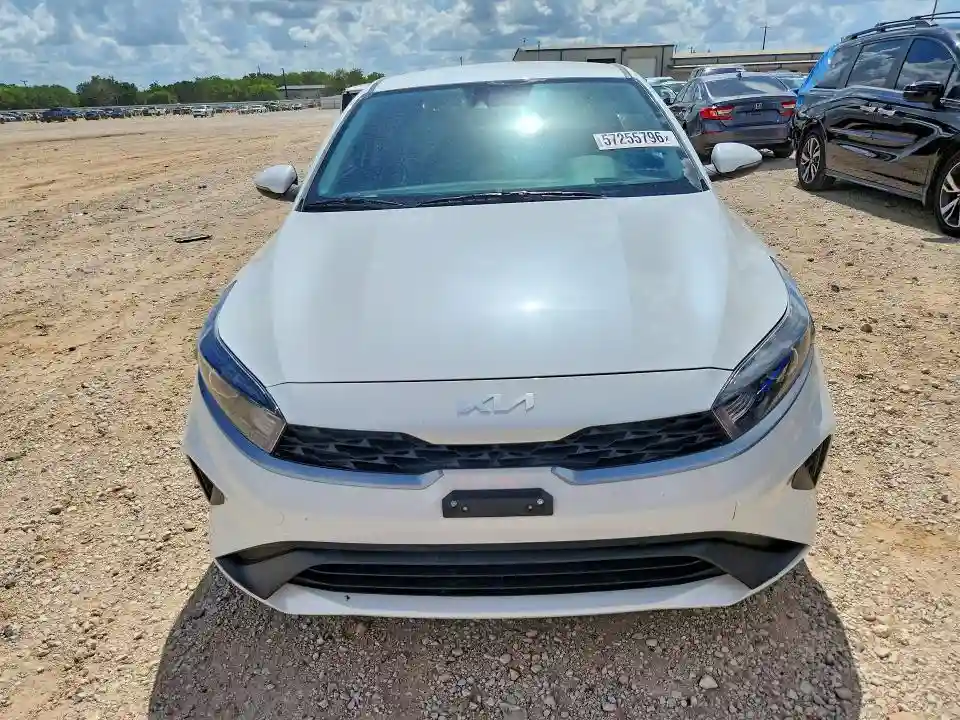 3KPF24AD1PE688220 2023 KIA FORTE-4