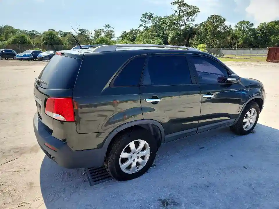 5XYKT3A13BG119344 2011 KIA SORENTO-2