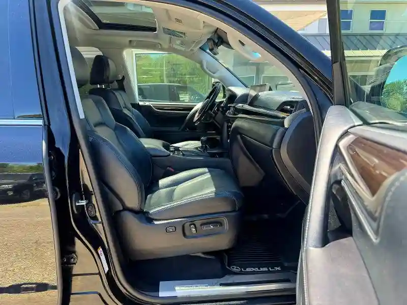 JTJHY7AX3J4266006 2018 LEXUS LX570-4