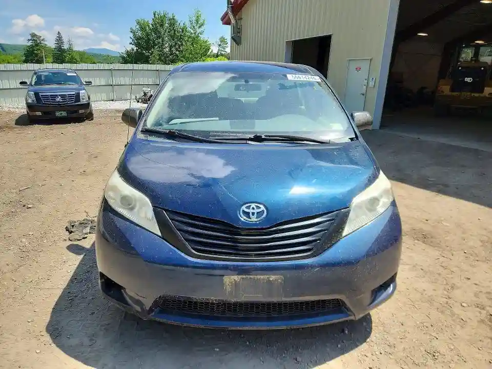 5TDZK3DC0BS131128 2011 TOYOTA SIENNA-4