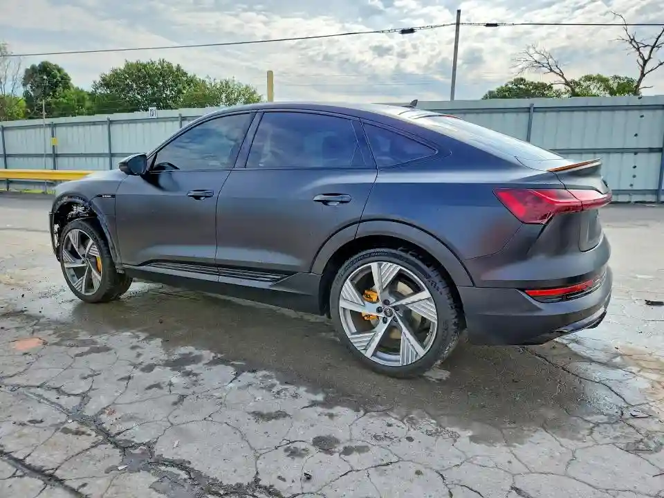WA13AAGE4NB025457 2022 AUDI E-TRON-1