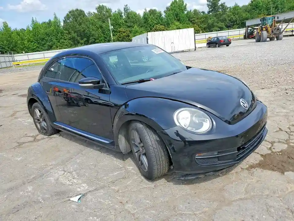 3VWJX7AT7EM631685 2014 VOLKSWAGEN BEETLE-3