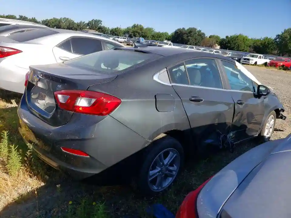 1G1BE5SM0J7204676 2018 CHEVROLET CRUZE-2