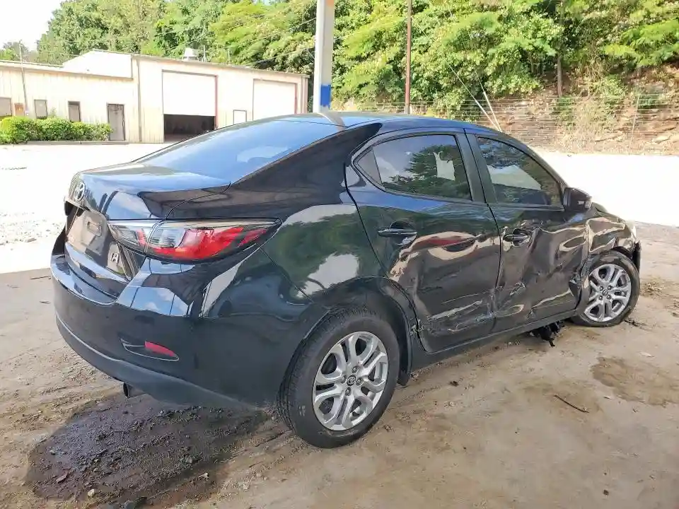 3MYDLBYV6JY306102 2018 TOYOTA YARIS-2