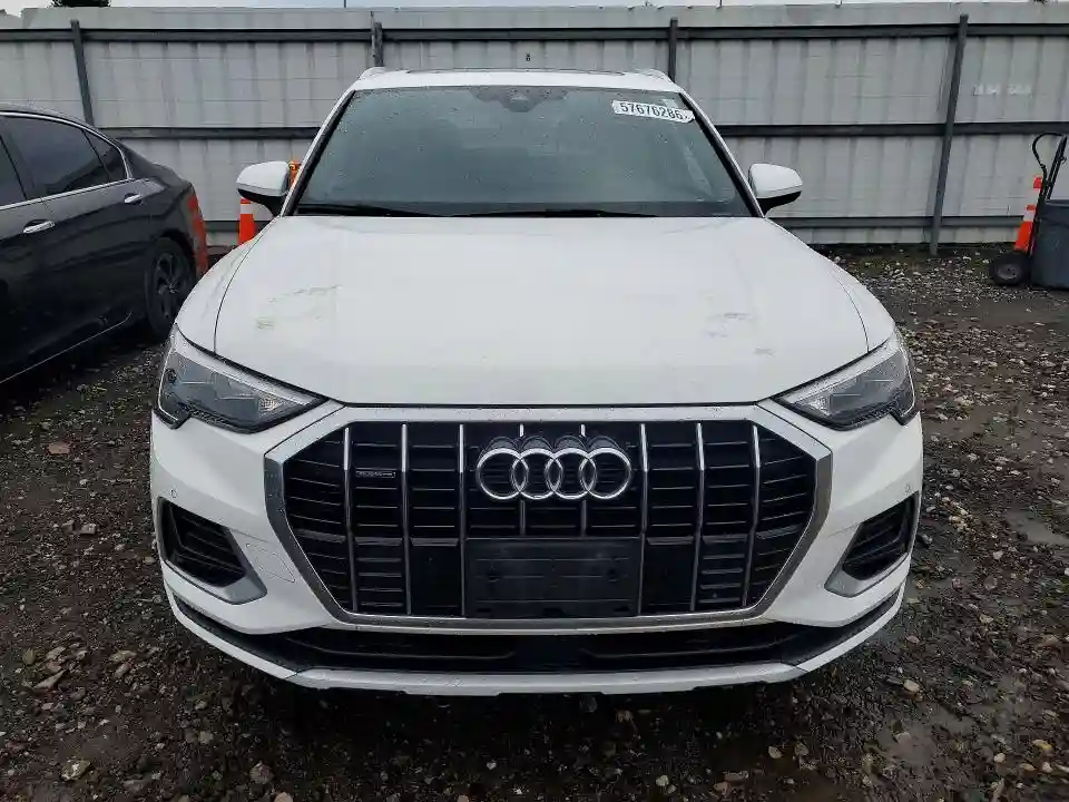 WA1AUCF39N1011117 2022 AUDI Q3-4