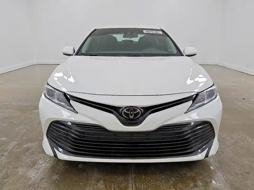 4T1B11HK1JU627961 2018 TOYOTA CAMRY-4