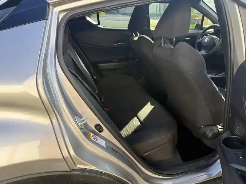 NMTKHMBXXKR067772 2019 TOYOTA C-HR-5