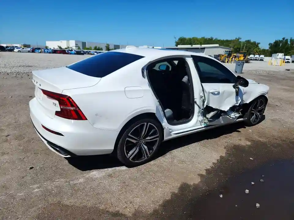 7JR102FM8MG094573 2021 VOLVO S60-2