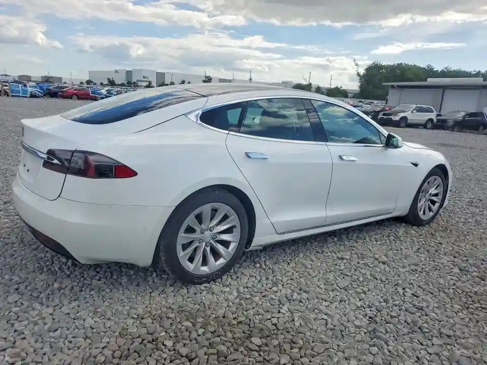 5YJSA1E24JF281793 2018 TESLA MODEL S-2