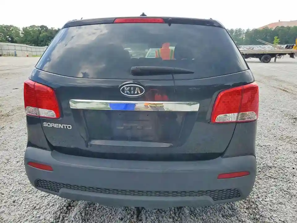 5XYKT3A1XBG136027 2011 KIA SORENTO-5