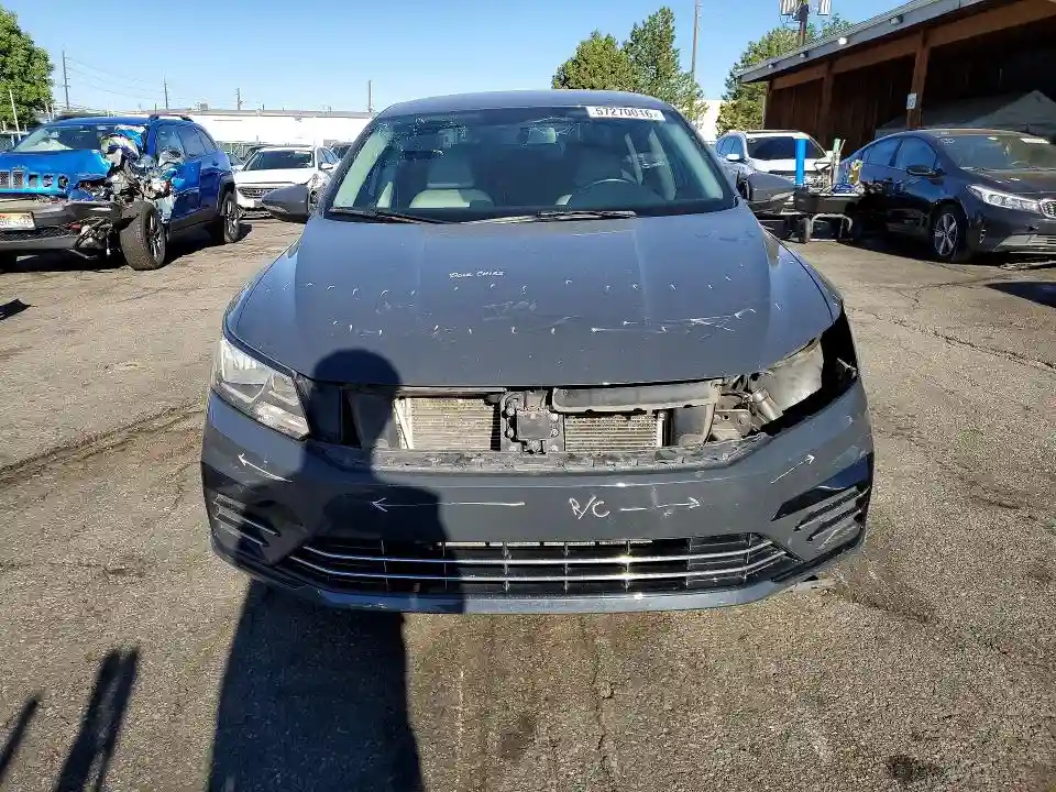 1VWDT7A33HC082484 2017 VOLKSWAGEN PASSAT S A-4