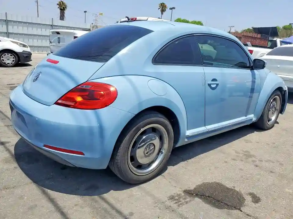 3VWHP7AT6CM625453 2012 VOLKSWAGEN BEETLE-2
