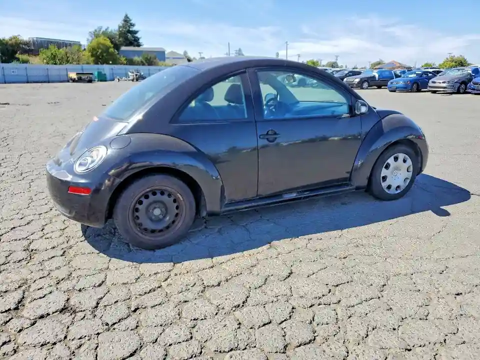 3VWPG3AG2AM015912 2010 VOLKSWAGEN BEETLE-2