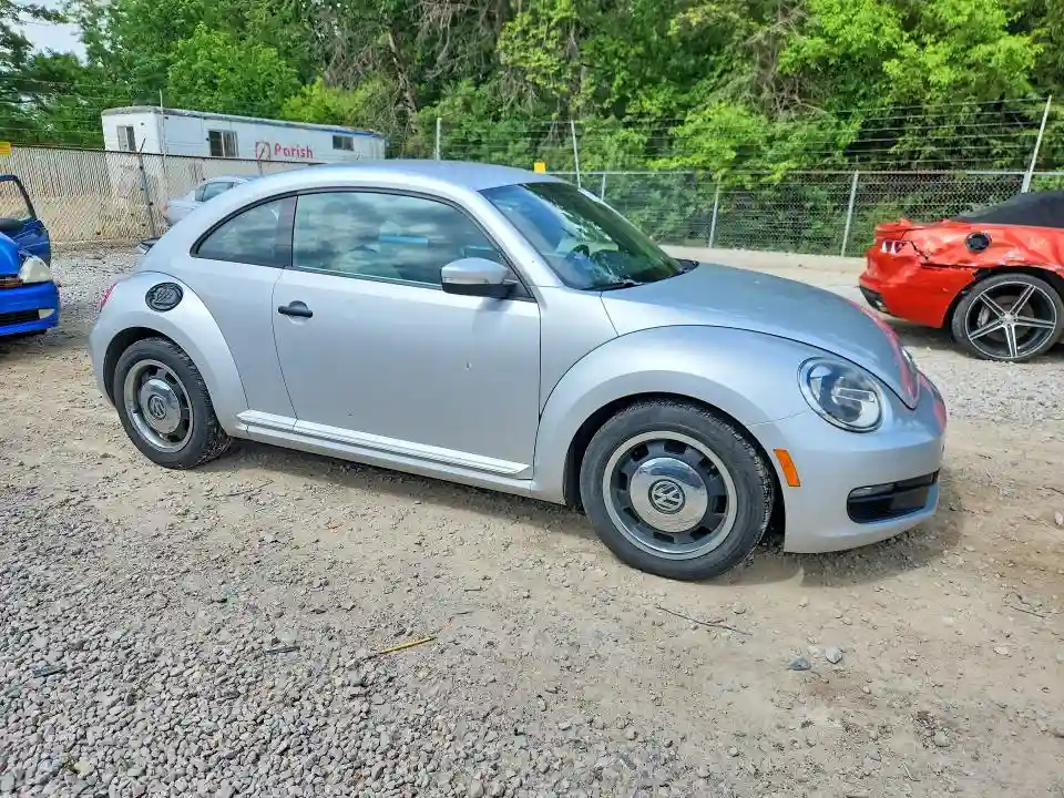3VWF17AT9FM606893 2015 VOLKSWAGEN BEETLE-3