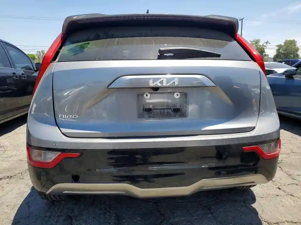 KNDCR3L11P5028654 2023 KIA NIRO-5