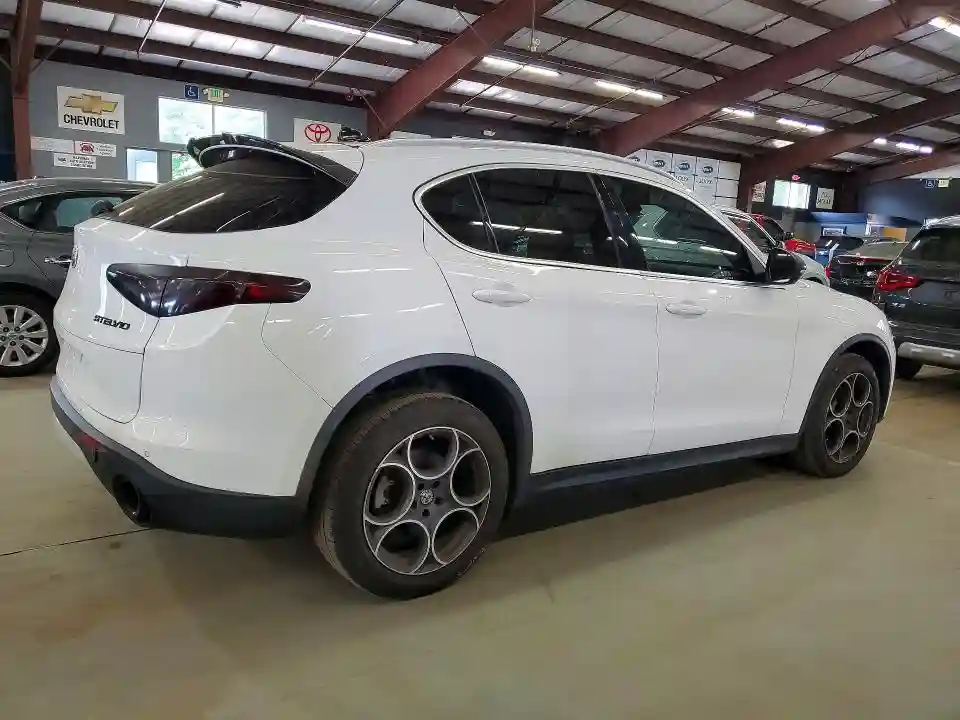 ZASFAKBN0J7B93276 2018 ALFA ROMEO STELVIO-2