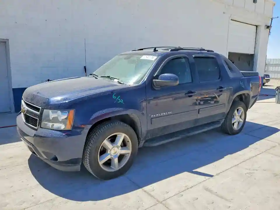 3GNTKEE34BG323495 2011 CHEVROLET AVALANCHE-0