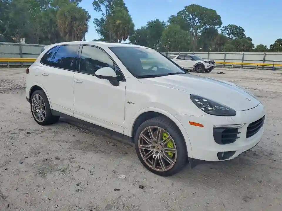 WP1AE2A27HLA75059 2017 PORSCHE CAYENNE-3