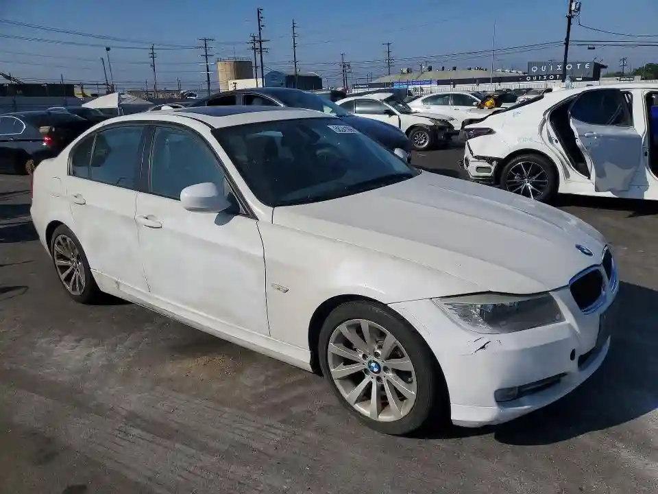 WBAPH5G54BNM80620 2011 BMW 3 SERIES-3