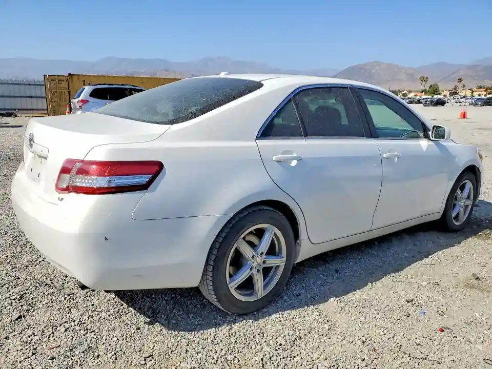 4T1BF3EKXBU586720 2011 TOYOTA CAMRY-2