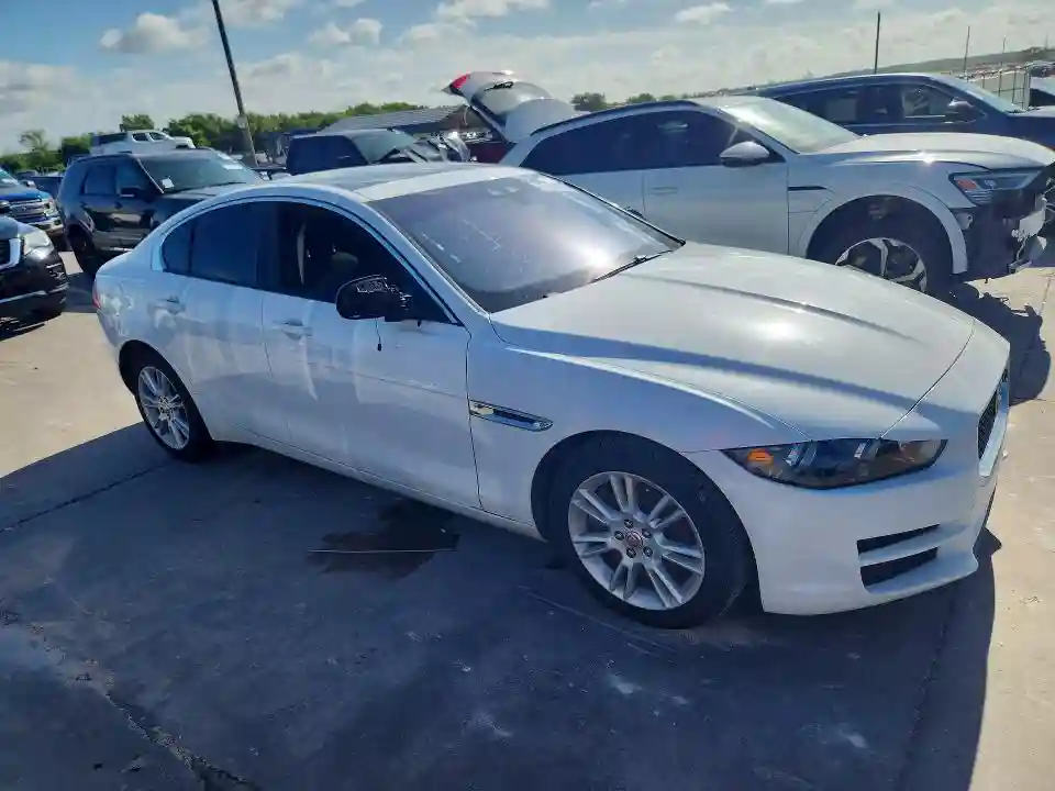 SAJAD4FX7JCP34754 2018 JAGUAR XE-3