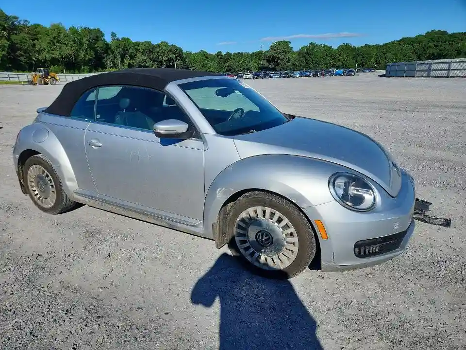 3VW507AT8GM805689 2016 VOLKSWAGEN BEETLE-3