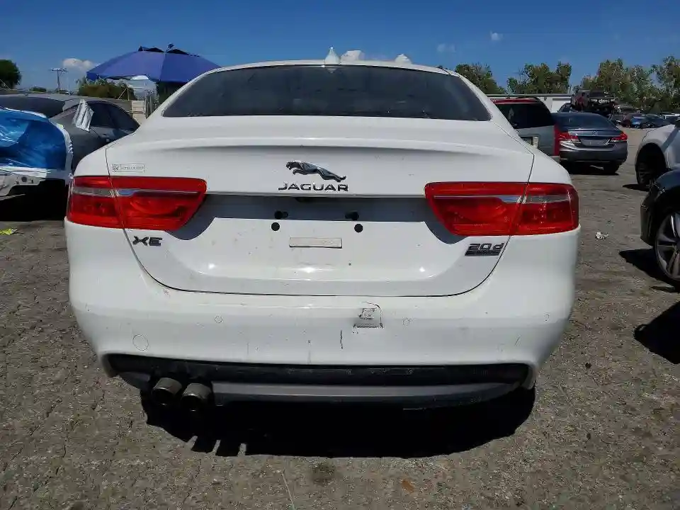 SAJAK4BN3HA953940 2017 JAGUAR XE-5