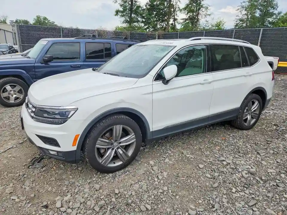 3VV5B7AX8JM045126 2018 VOLKSWAGEN TIGUAN-0