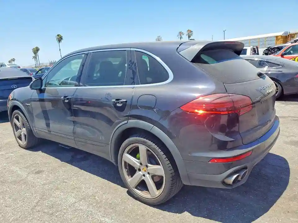 WP1AE2A2XGLA64426 2016 PORSCHE CAYENNE-1