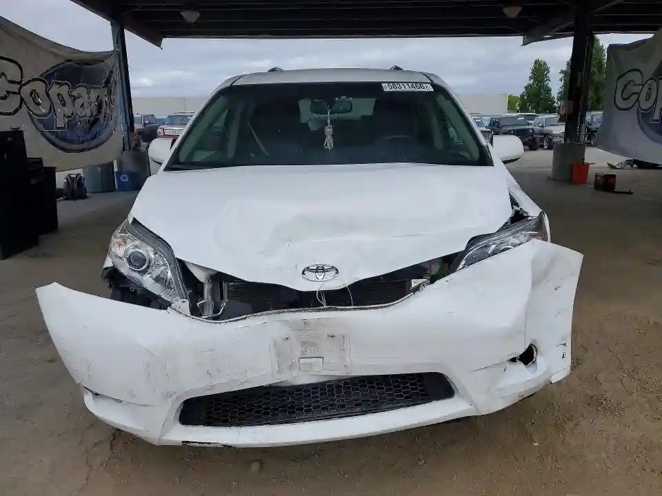 5TDKZ3DC3HS883024 2017 TOYOTA SIENNA-4