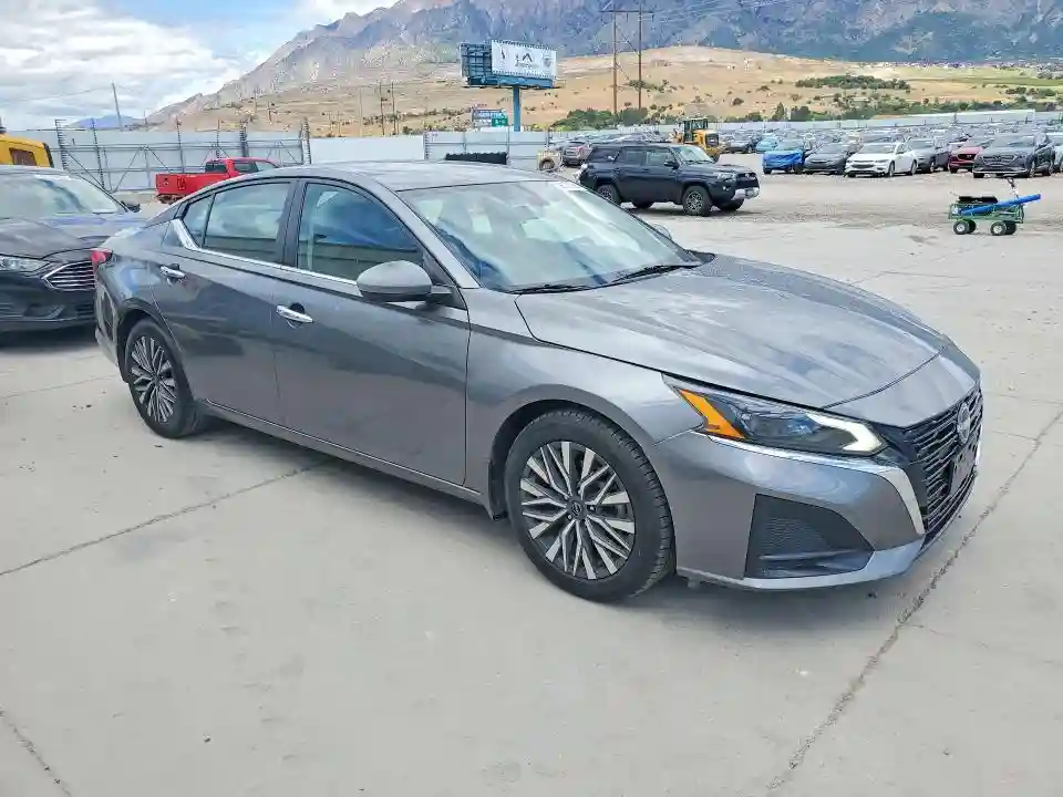 1N4BL4DV1PN380336 2023 NISSAN ALTIMA-3
