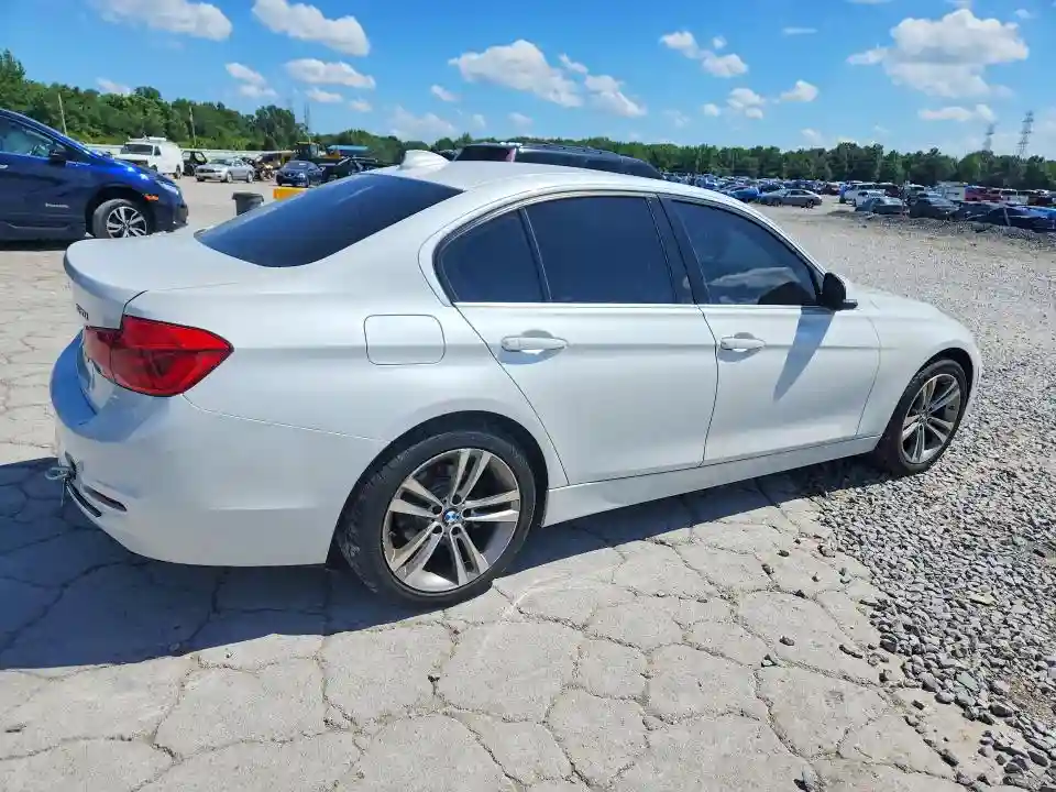 WBA8B9G57JNU97715 2018 BMW 3 SERIES-2
