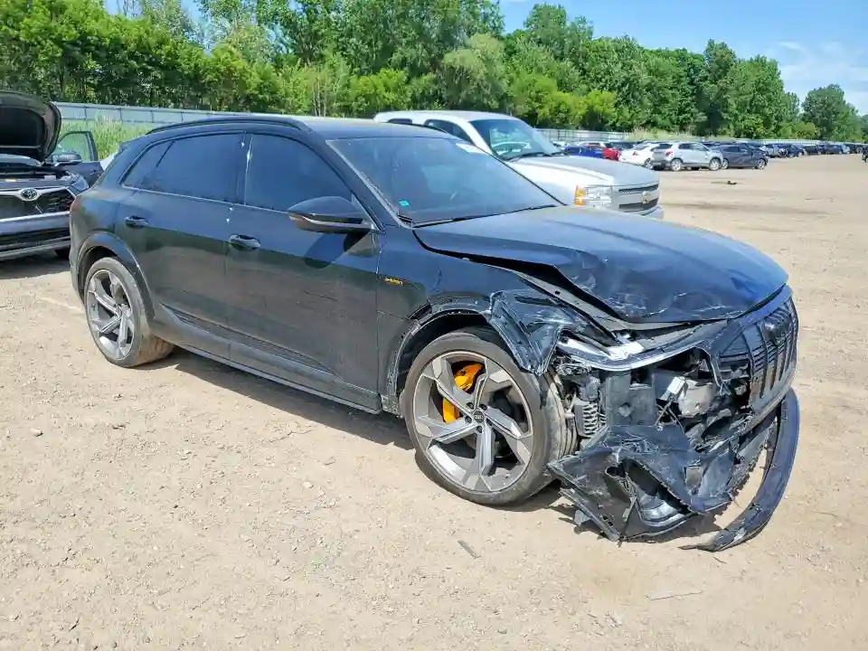 WA1VCBGE3NB039763 2022 AUDI E-TRON S P-3