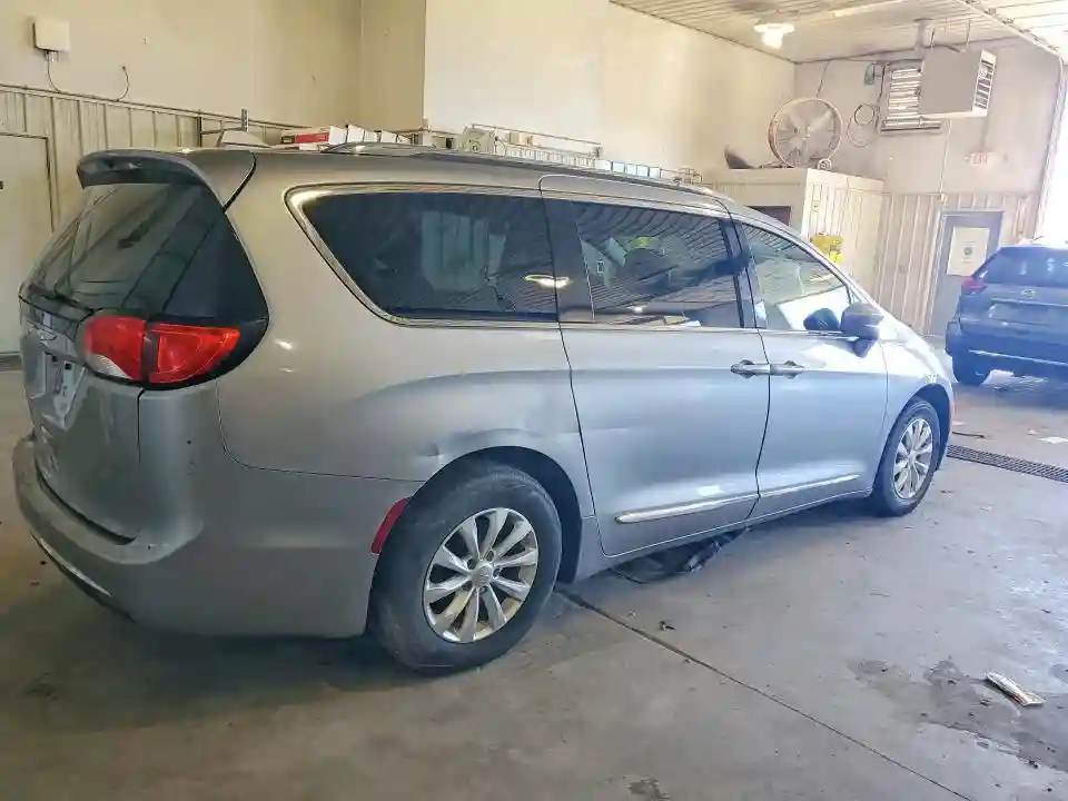 2C4RC1BG0JR119060 2018 CHRYSLER PACIFICA-2