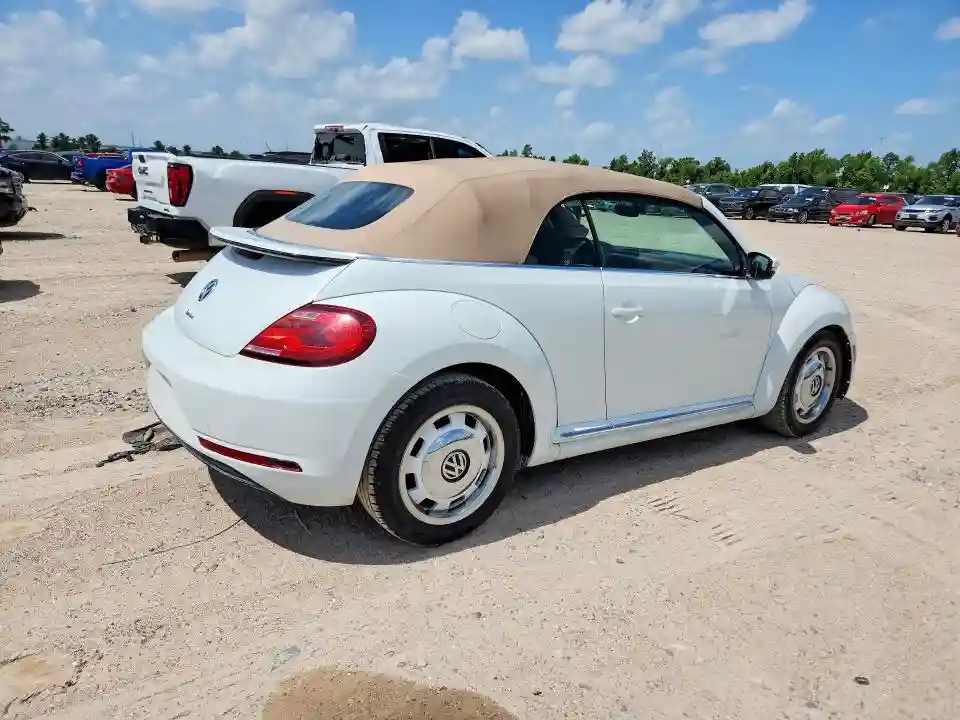 3VW5DAAT8JM502890 2018 VOLKSWAGEN BEETLE-2