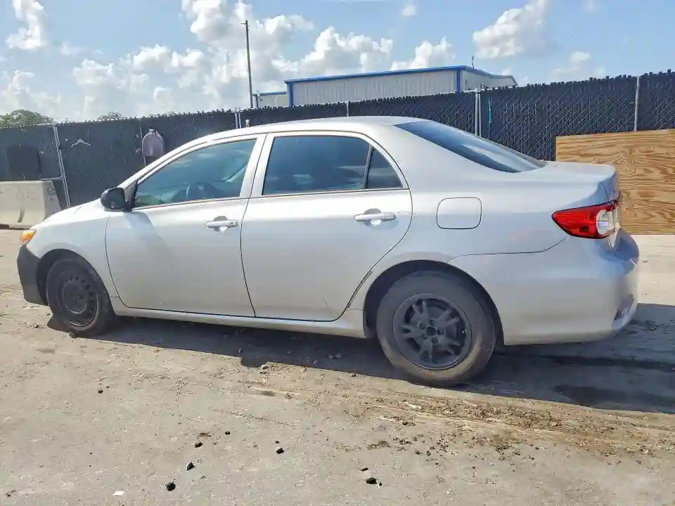2T1BU4EE9DC965802 2013 TOYOTA COROLLA-1