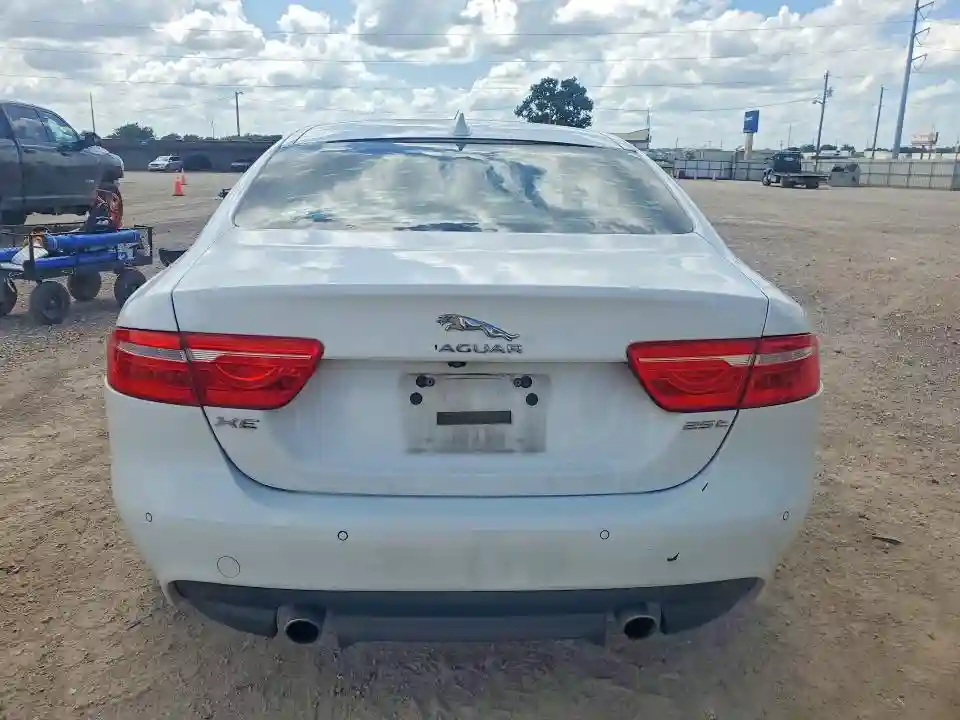 SAJAE4BG0HA960627 2017 JAGUAR XE-5