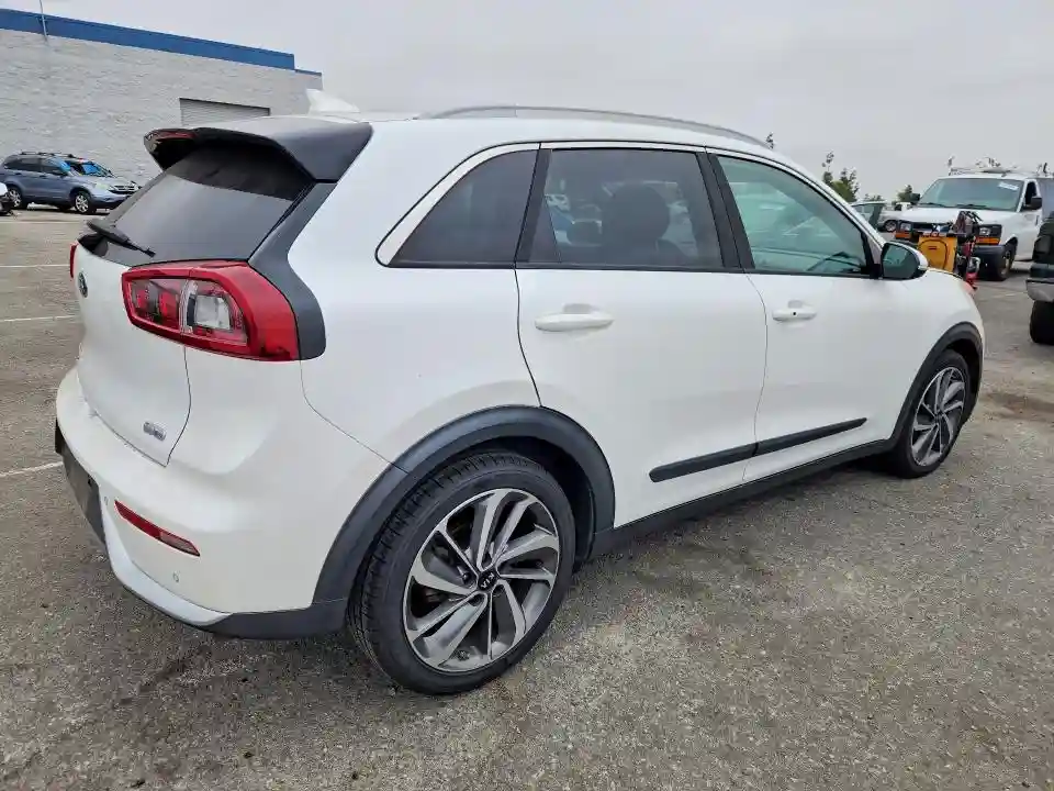 KNDCE3LC9J5175759 2018 KIA NIRO-2