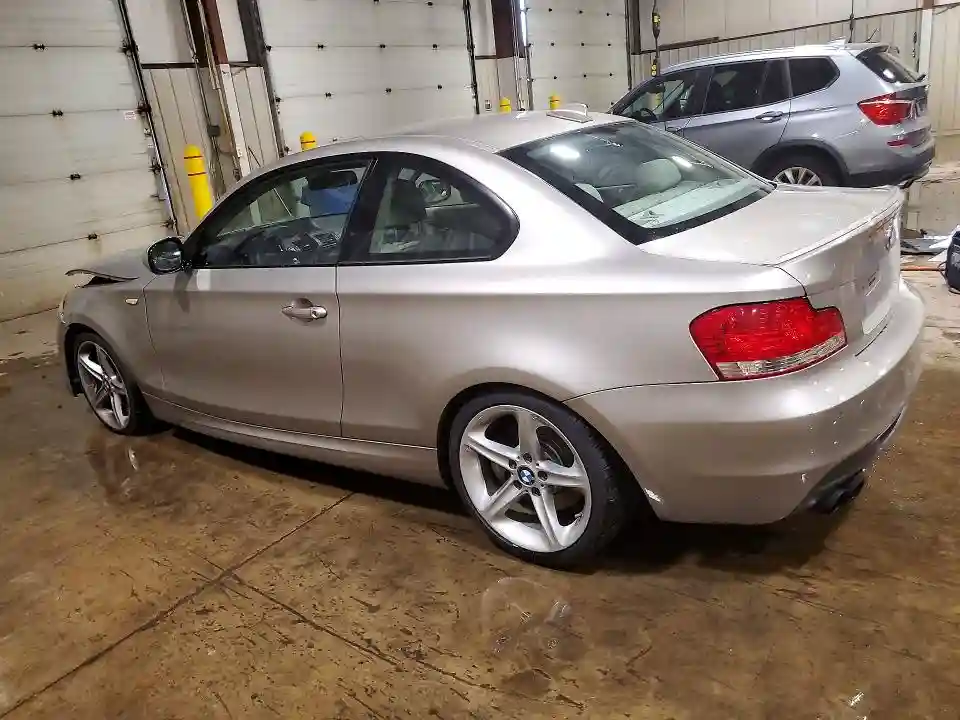 WBAUC9C52BVM11407 2011 BMW 1 SERIES-1