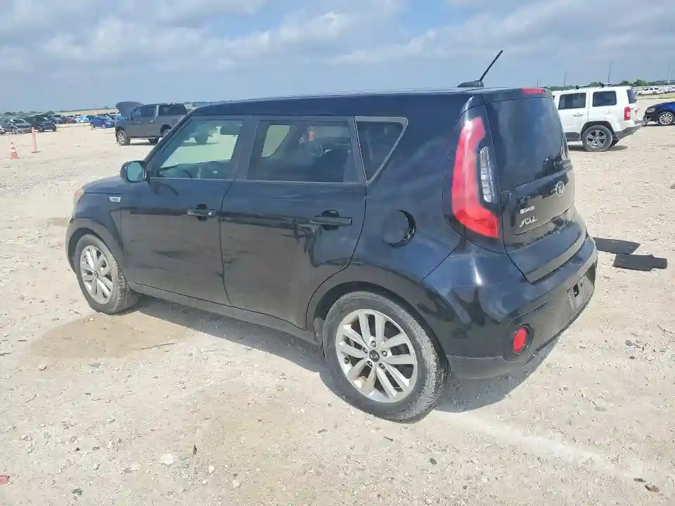 KNDJP3A52J7604881 2018 KIA SOUL-1